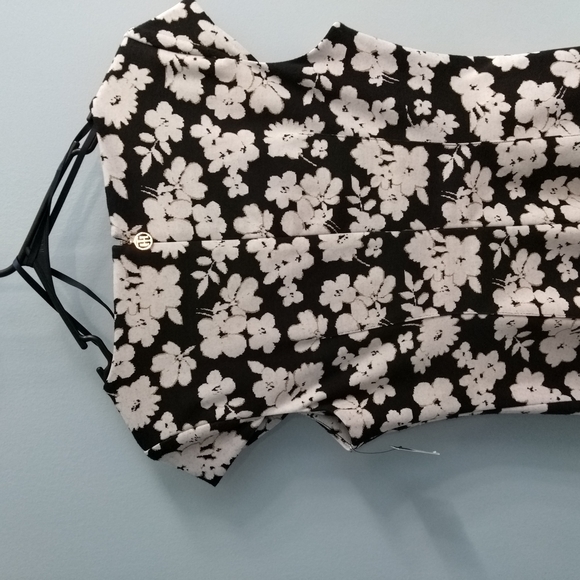 Tommy Hilfiger Black and White Graphic Crop Camisole - Picture 5 of 5